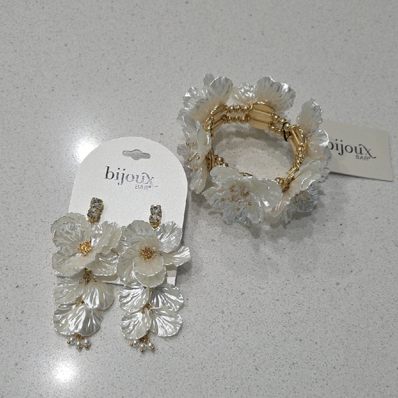 Bijoux Bar Gold and White Flower Drop Earrings - Picture 5 of 5